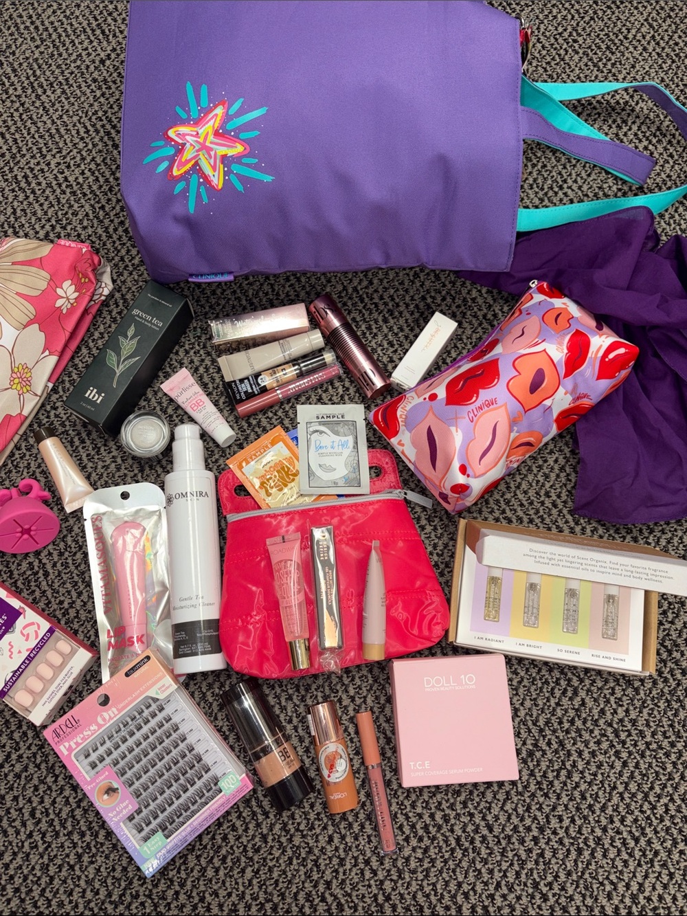 CLINIQUE MAKEUP BAG BUNDLE W/HUGE LOT NWT NEW MAKEUP $